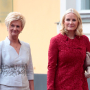 Kronprinsesse Mette-Marit og Latvias førstedame, fru Iveta Vējone. Foto: Lise Åserud / NTB scanpix